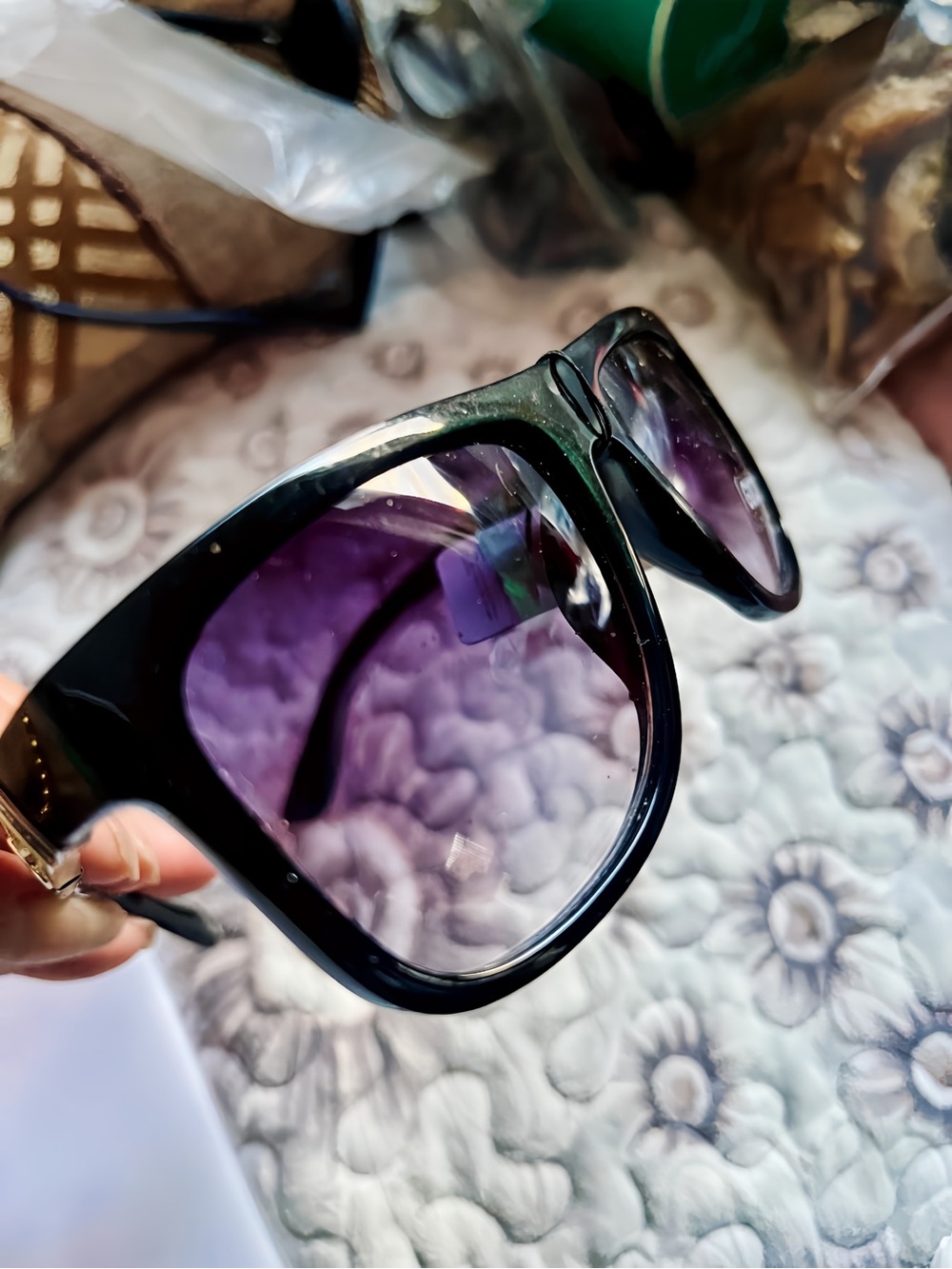 Gucci Black Sunglasses with Green and Red Stripe and Gold Accent - Brand New VSF - Picture 2 of 4